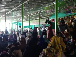 Peziarah Padati Makam Syekh Djamaludin di Merak Kota Cilegon