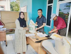 Pemerintah Desa Koleang Salurkan Bantuan Pangan 2024 Melalui Pos Indonesia