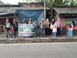 Media Online Bogor Read News Bersama Pewarta Jasinga Berbagi Takjil untuk Pengendara di Bulan Ramadhan