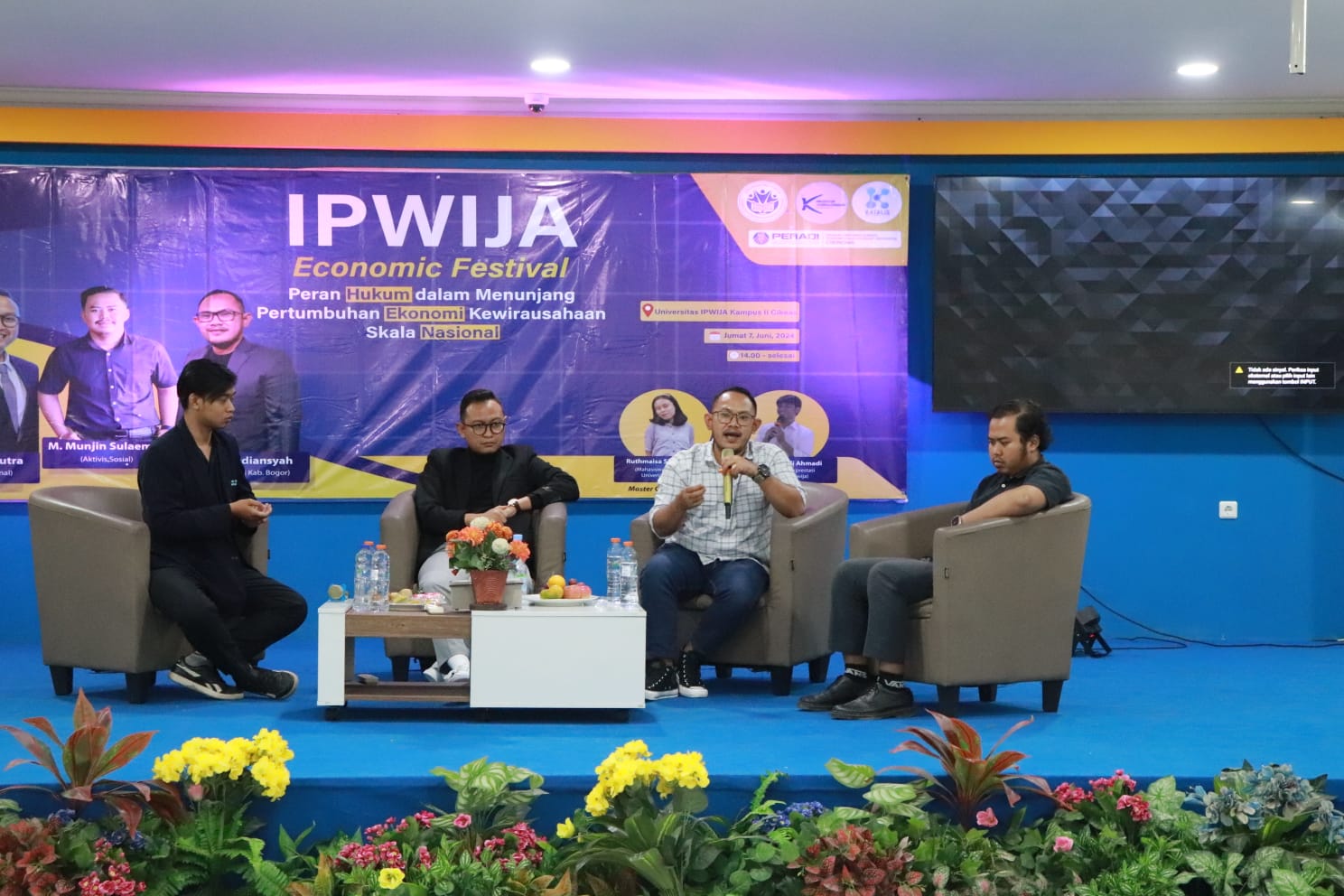 Universitas IPWIJA Sukses Gelar Seminar Ekonomi Bertema 'Peran Hukum ...