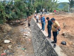 Kepala UPT Irigasi Wilayah V Pantau Pembangunan TPT di Nanggung, Tekankan Pentingnya Perawatan Bersama