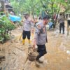 Aksi Sigap Polsek Cigudeg: Terjun Langsung Bantu Warga Terdampak Banjir Sungai Cisuda