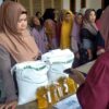Pemdes Curug Salurkan Bantuan Pangan untuk 1.198 KPM, Warga Terima Beras dan Minyak Goreng