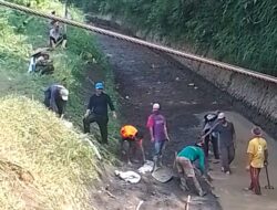 UPT Infrastruktur Irigasi Wilayah V Jasinga dan Warga Sipak Gotong Royong Bersihkan Saluran Irigasi Bendungan Sendung