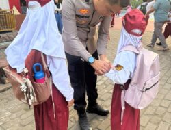 Kapolsek Legok Beri Waktu Anggota Antar Anak di Hari Pertama Sekolah, Dukung Gerakan Ayah Mengantar Anak