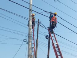 Disorot Warga, PLN Akhirnya Perbaiki Tiang Listrik Nyaris Roboh di Pangradin